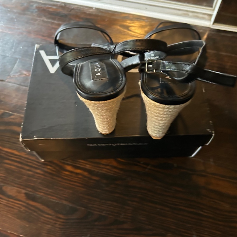 Shoes - Picture 4 of 4